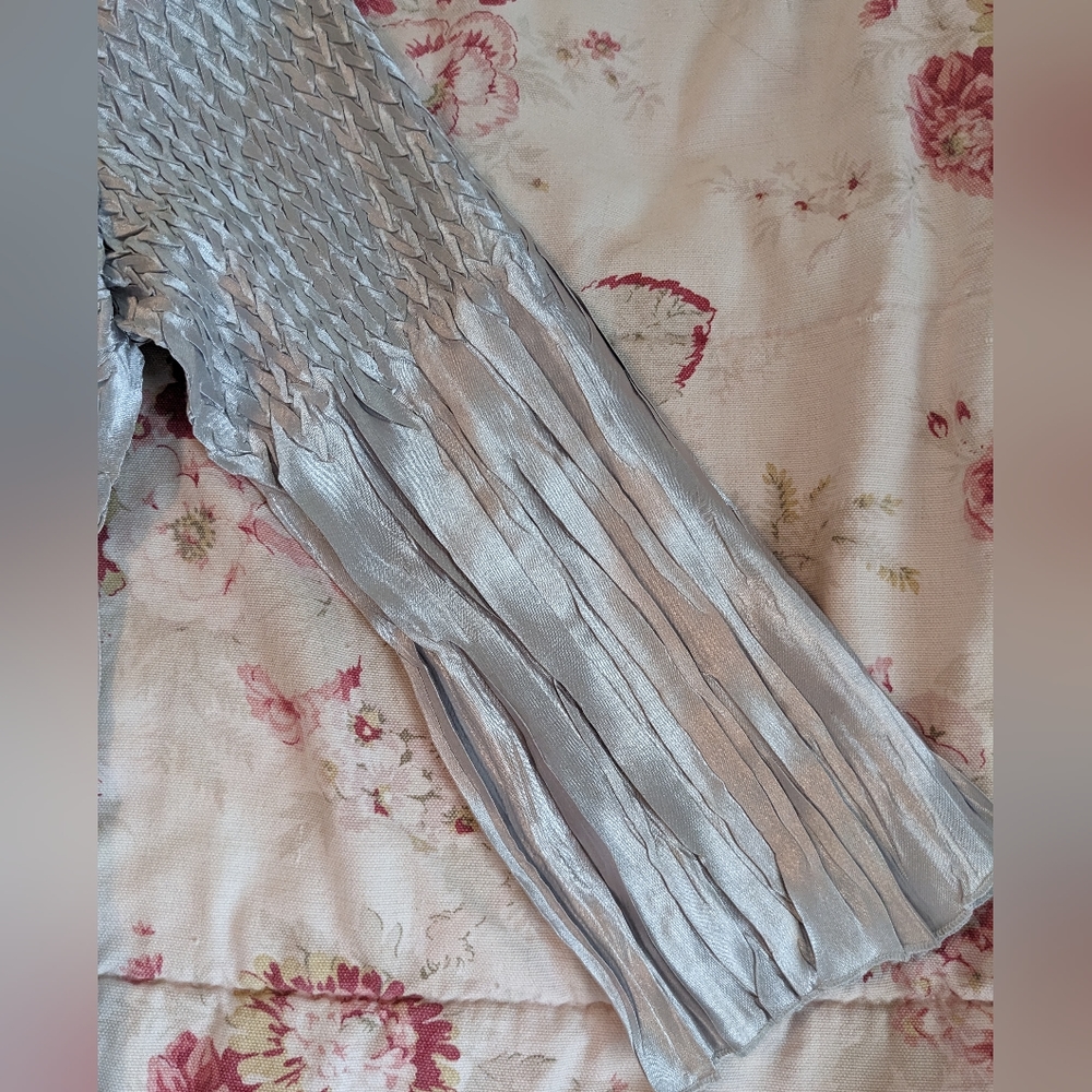 Gray Blouse EUC - Picture 4 of 4